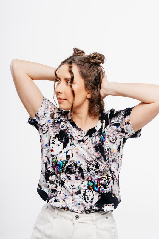 T-SHIRT COLORFUL V-NECK Newspaper